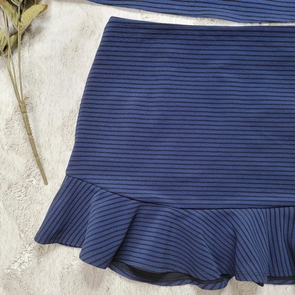 BCBGeneration Navy Combo Black Boxy Top Size M/L Ruffle Skirt Size 10 Set - Picture 7 of 13